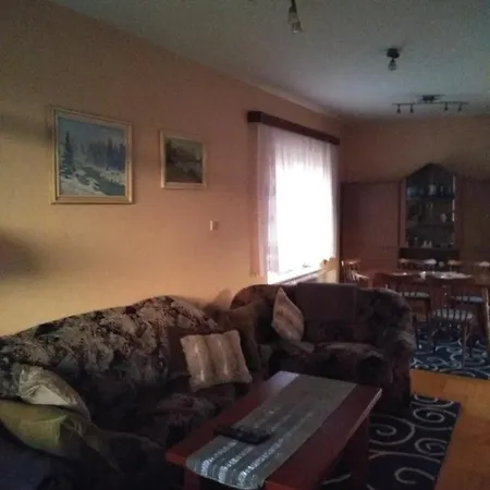 Chata Zelezna 83 度假居 *